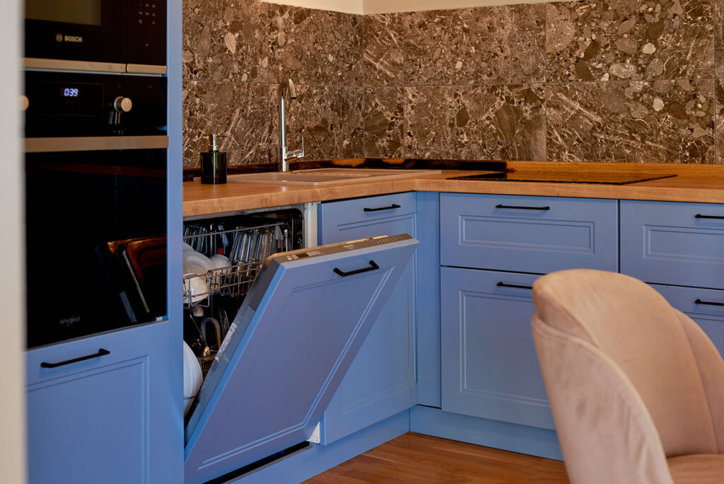 kitchen with dishwasher in a penthouse apartment Mimoza - 2montenegro.me