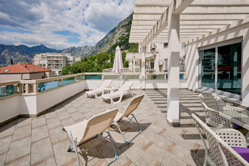 - 2montenegro.me