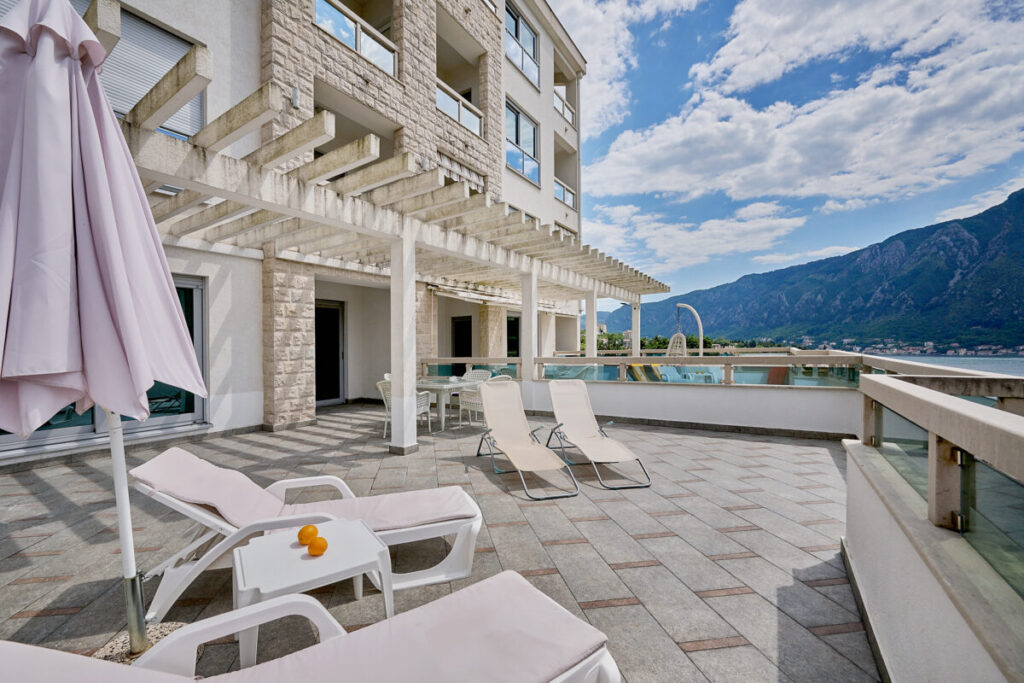  - 2montenegro.me