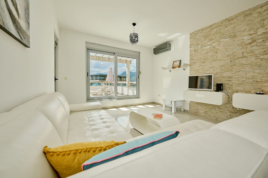  - 2montenegro.me