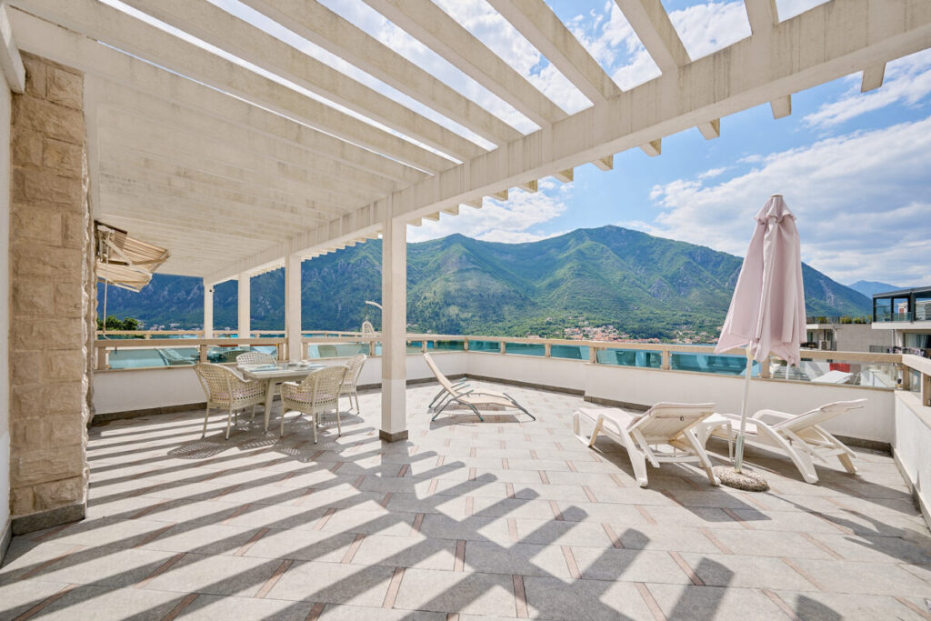  - 2montenegro.me