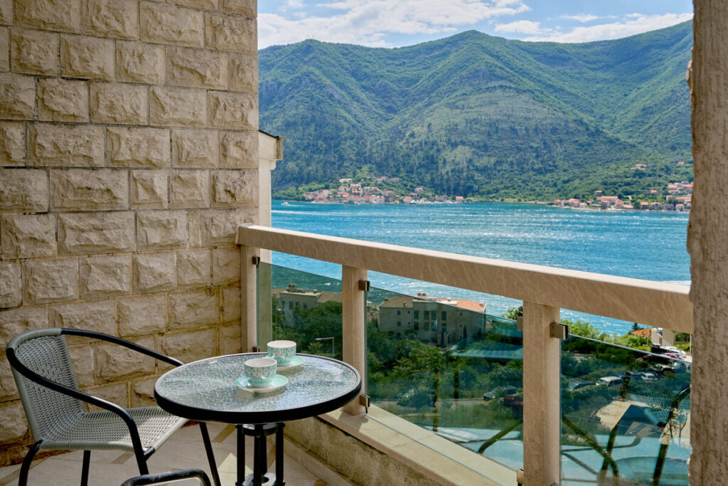  - 2montenegro.me