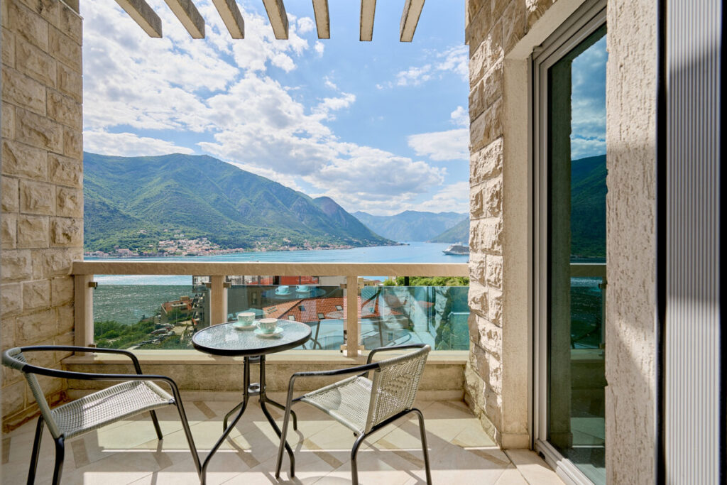  - 2montenegro.me