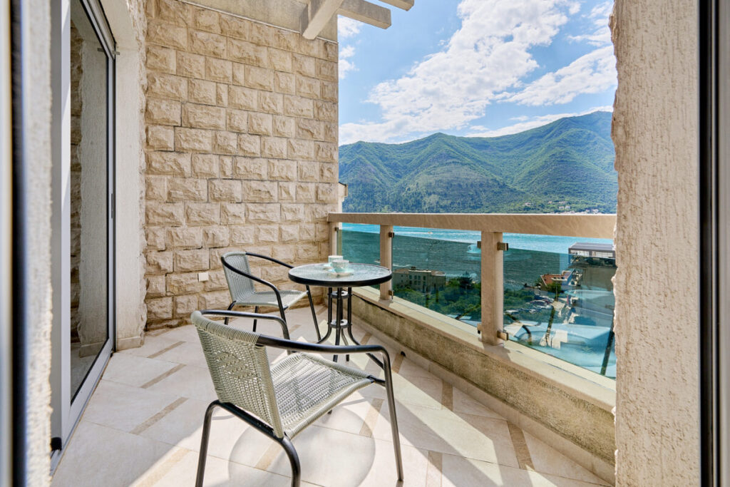  - 2montenegro.me