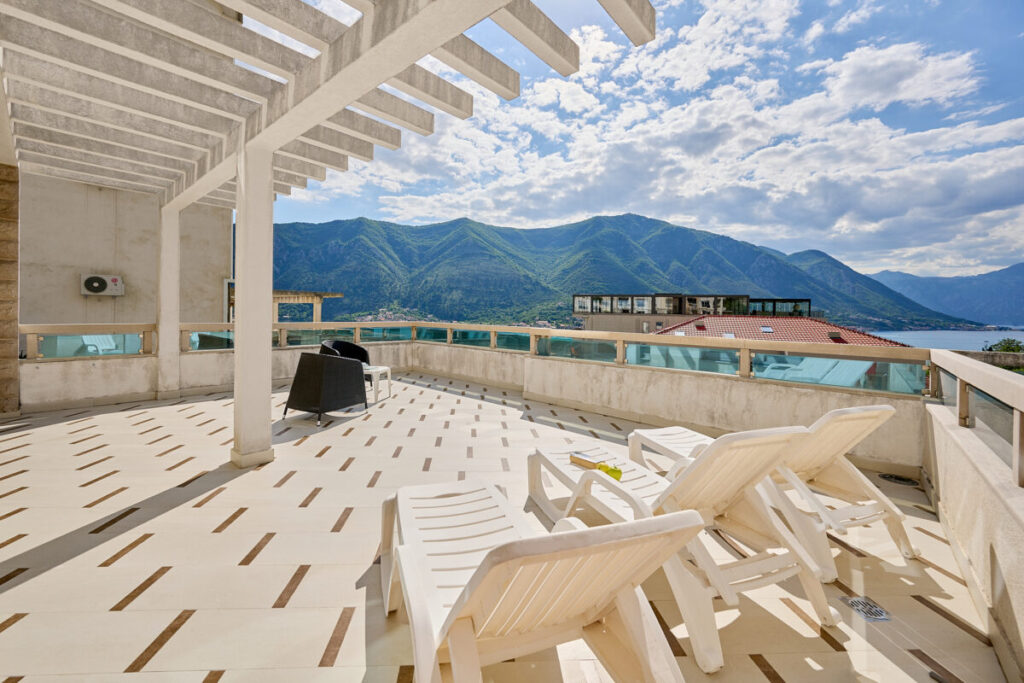  - 2montenegro.me