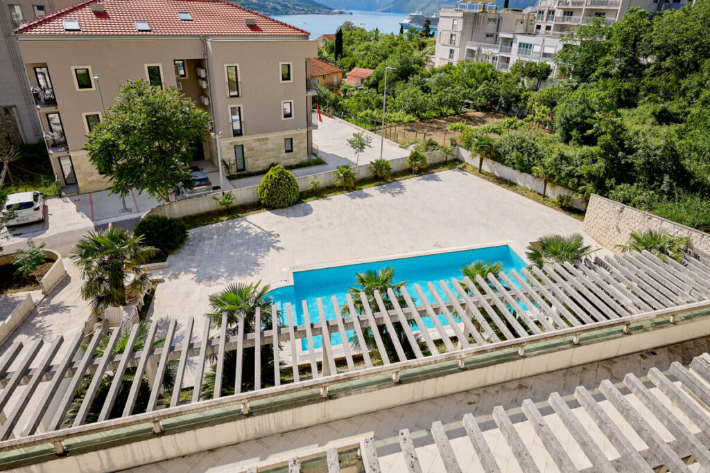  - 2montenegro.me