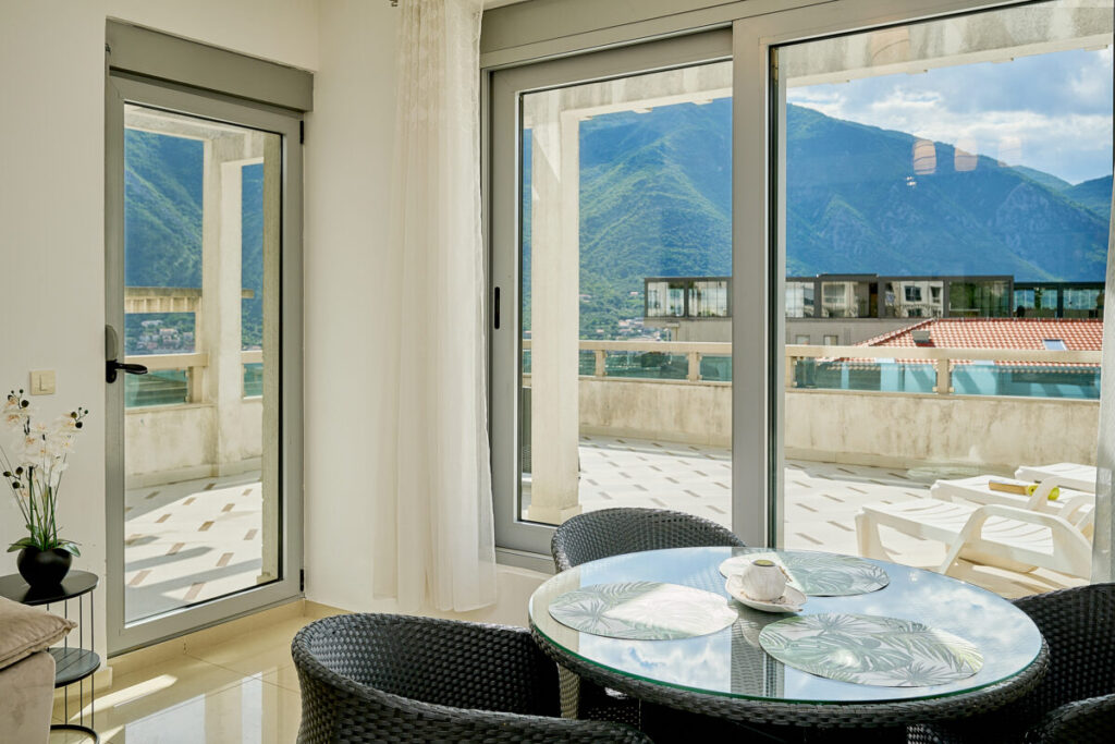  - 2montenegro.me