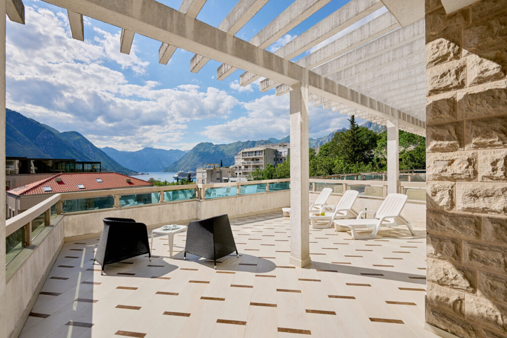  - 2montenegro.me