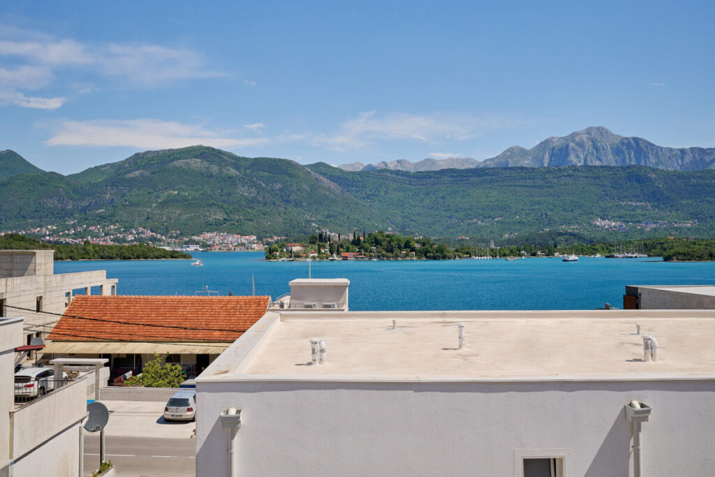  - 2montenegro.me
