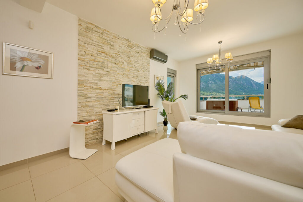  - 2montenegro.me