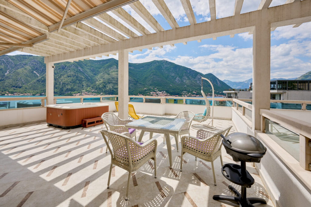 Private balcony with sea view and furniture - 2montenegro.me