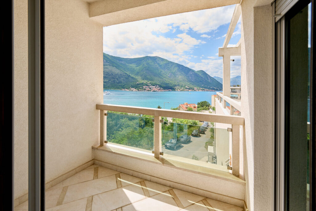  - 2montenegro.me