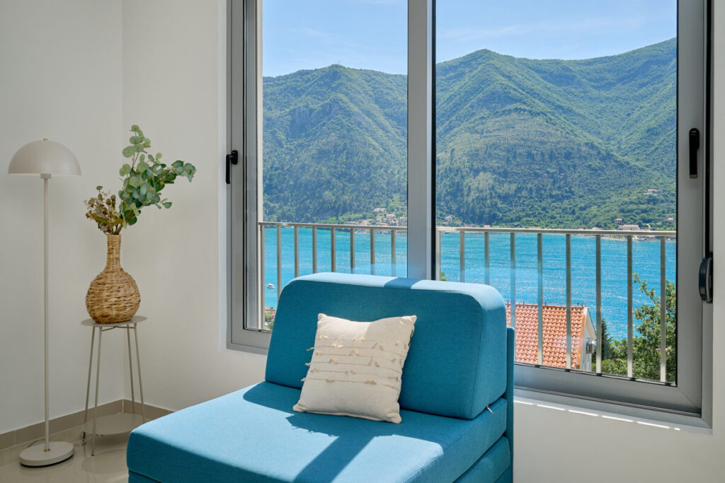 - 2montenegro.me