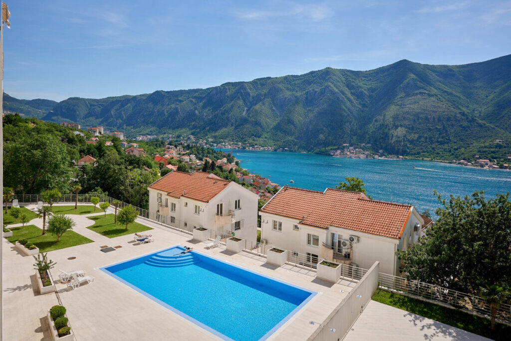 - 2montenegro.me