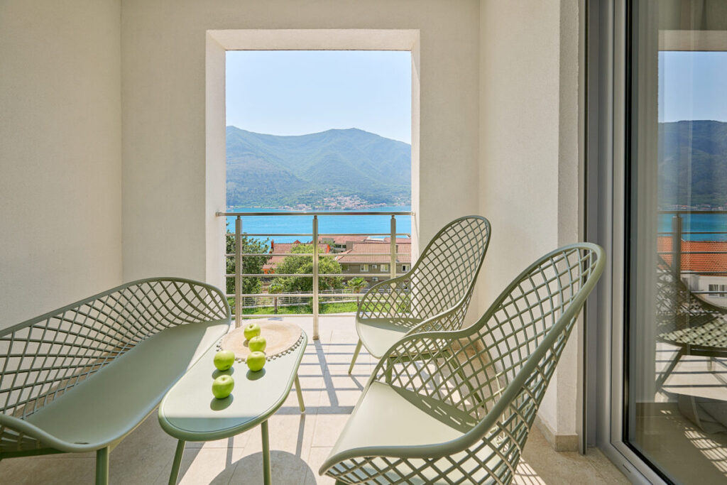  - 2montenegro.me